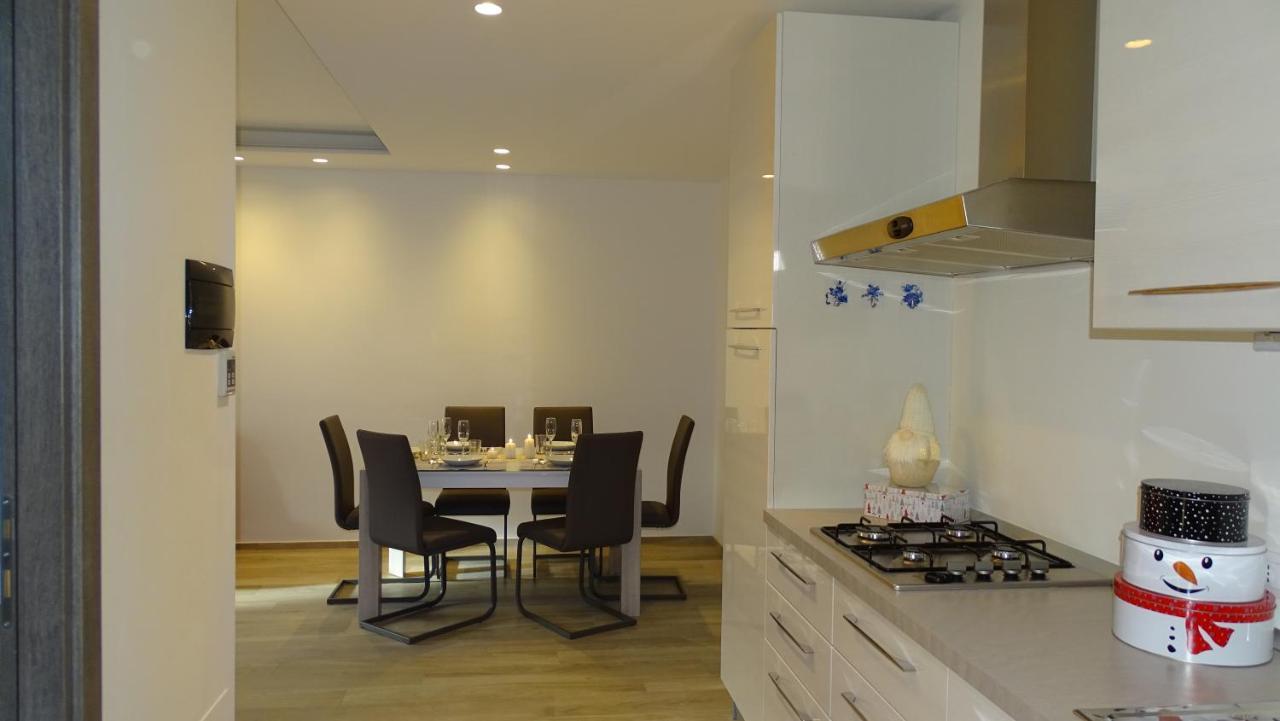 Blue Moon - Via Parigi Apartments Aosta Bagian luar foto