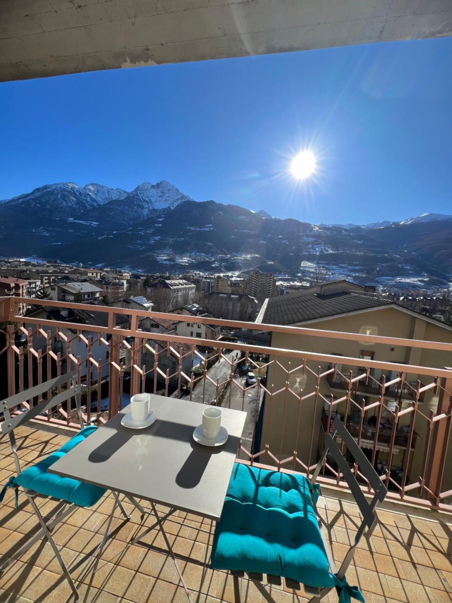 Blue Moon - Via Parigi Apartments Aosta Bagian luar foto